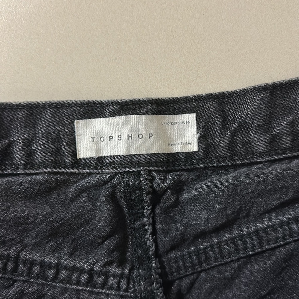 🔥🔥🔥NEW Topshop Black Pleated High Waisted Jean Shorts - Picture 3 of 9
